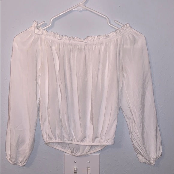 Brandy Melville off the shoulder top - Picture 2 of 4